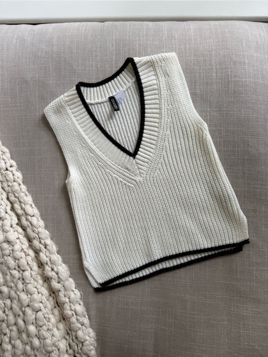 H&M Sweaters - H&M Knit Vest